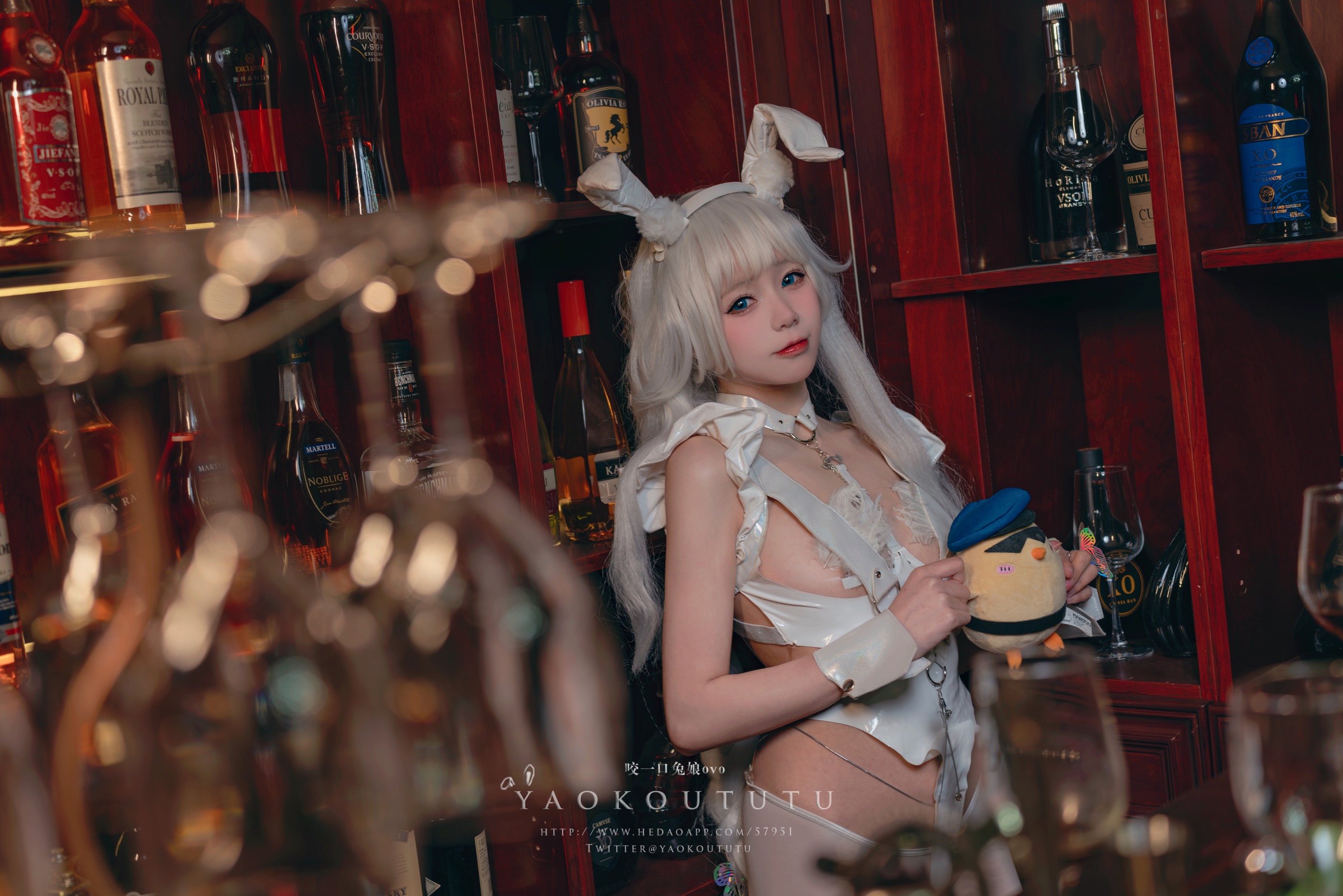 图片[1]-咬一口兔娘 – NO.094 (黏黏团子兔) 十月T3特典『恶毒酒吧』[39P]-XikXak